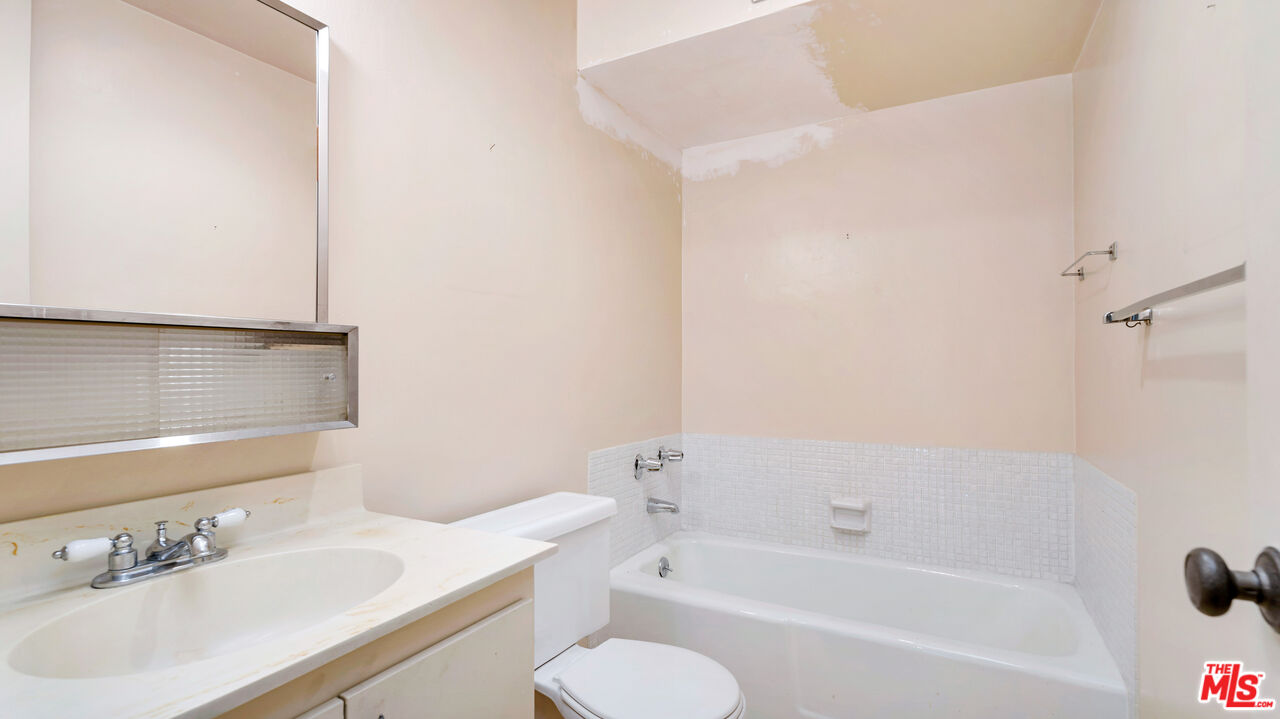 6435 Green Valley Cir Unit: 208