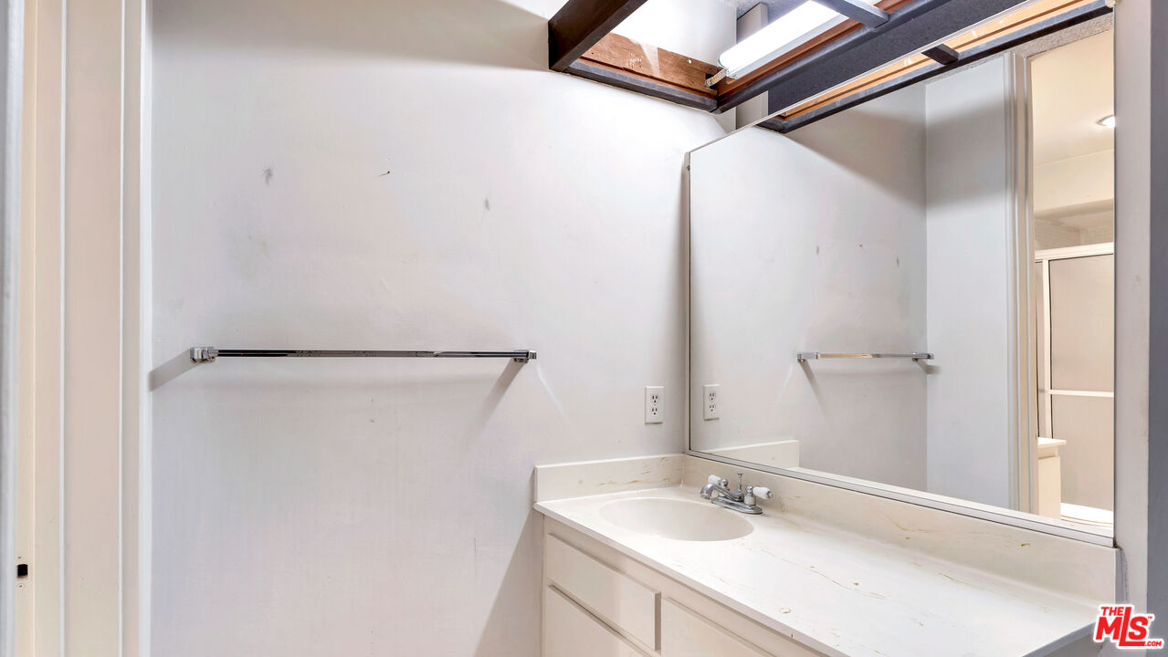 6435 Green Valley Cir Unit: 208