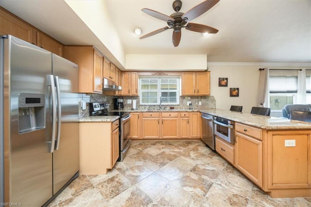 589 98th AVE N