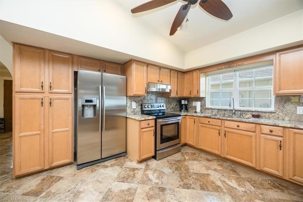 589 98th AVE N