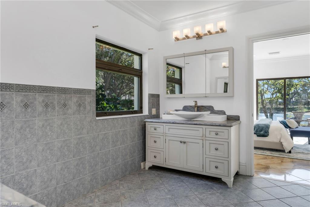 700 Arbor Lake DR # 101 Unit: 7-101