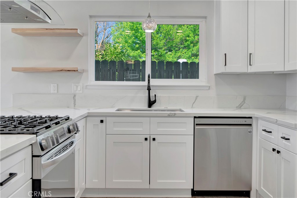 1114 Nanette Lane