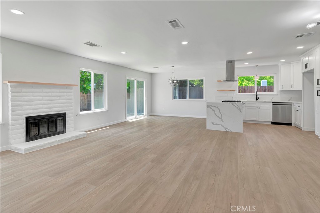 1114 Nanette Lane