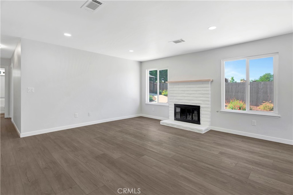 1114 Nanette Lane