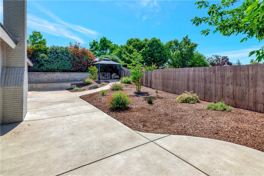 1114 Nanette Lane
