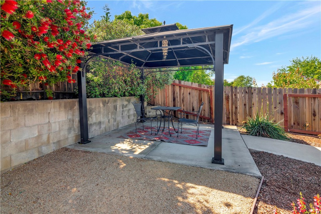 1114 Nanette Lane