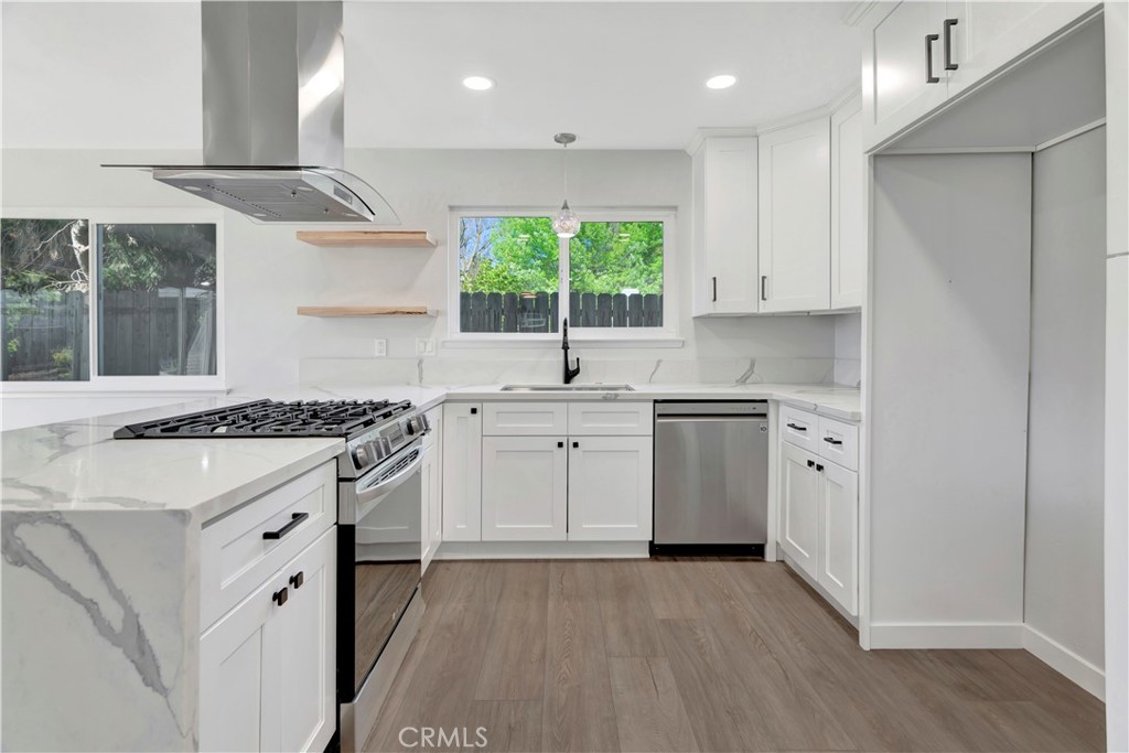 1114 Nanette Lane