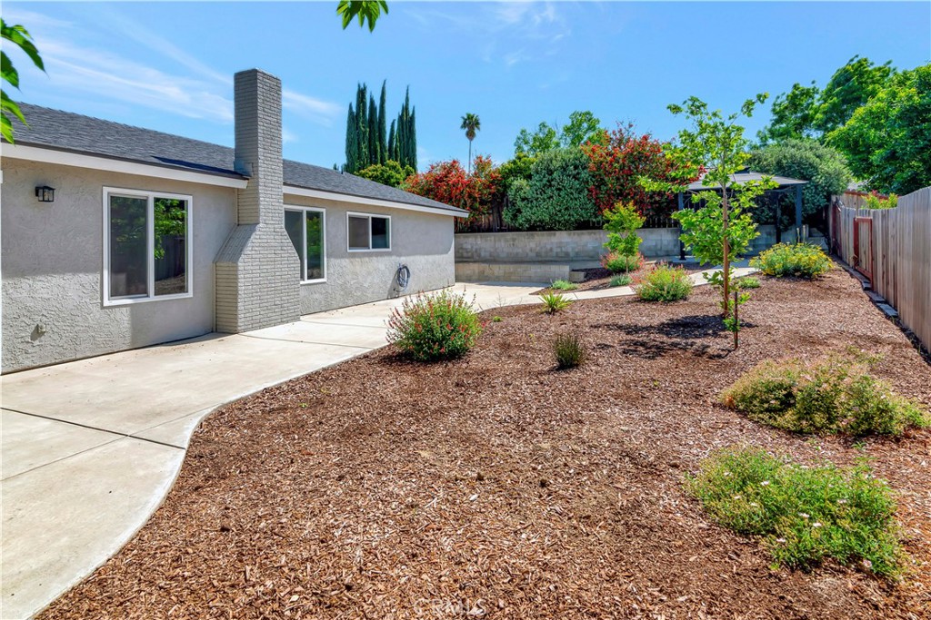 1114 Nanette Lane