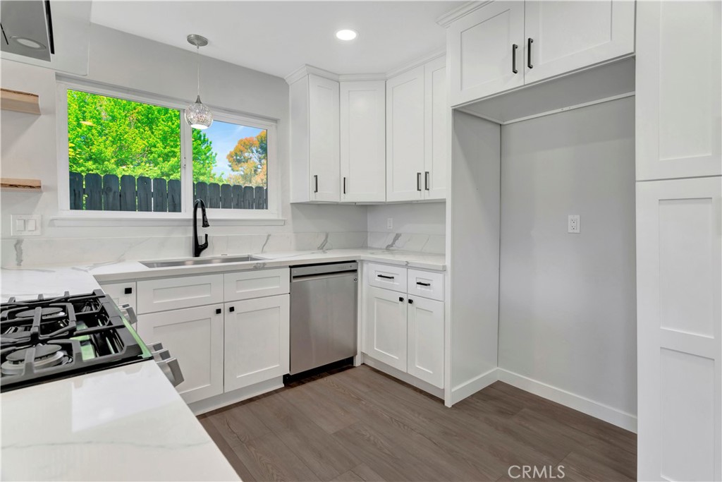 1114 Nanette Lane