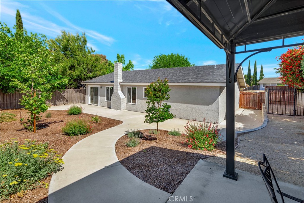 1114 Nanette Lane
