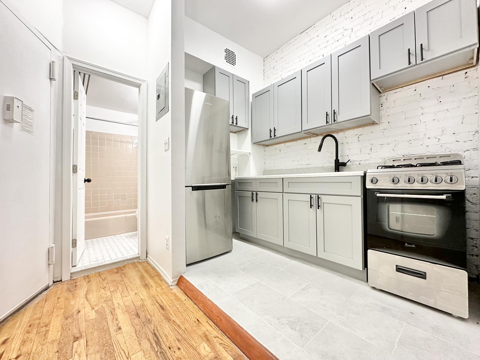 306 E 93rd St 3-C
