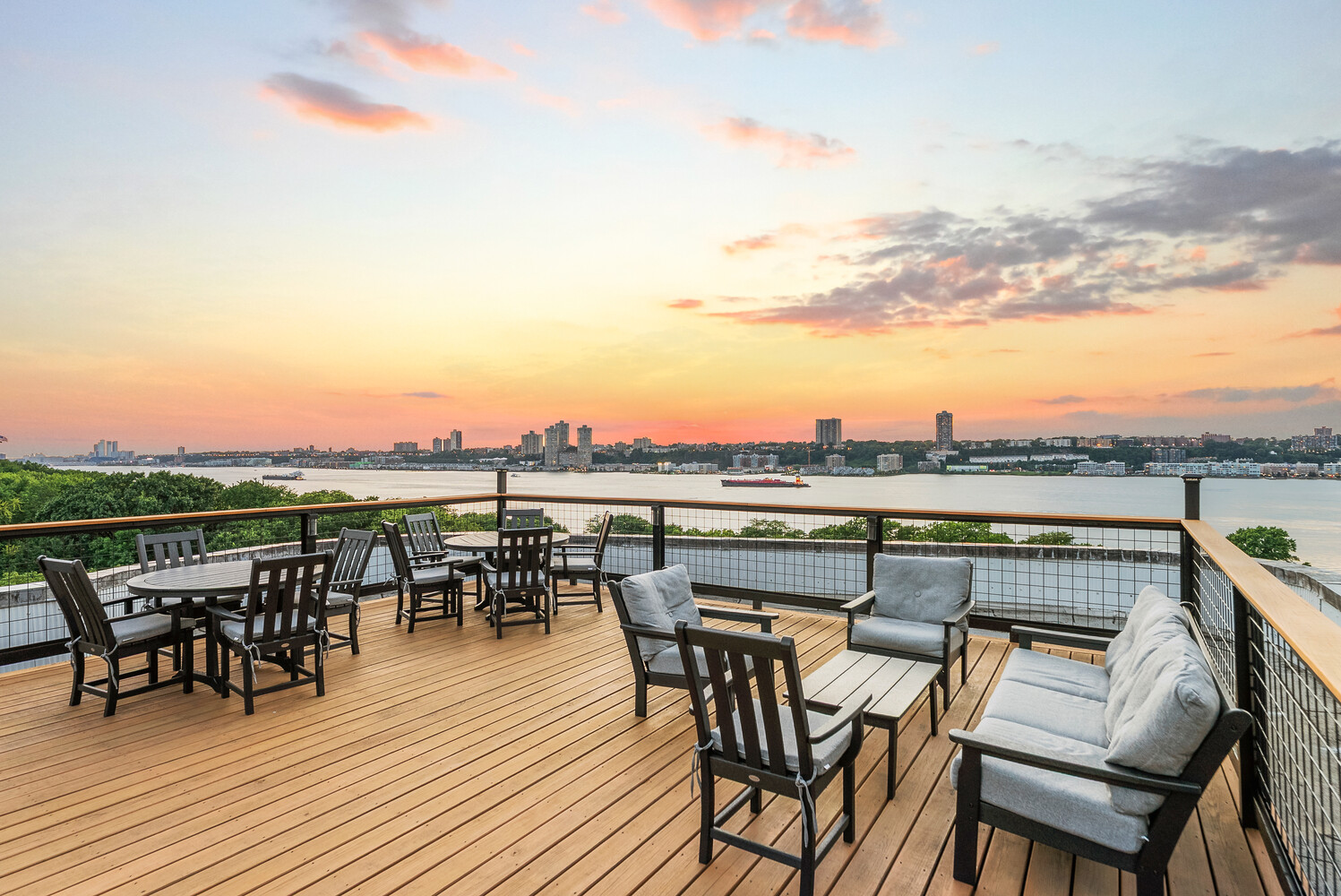 214 RIVERSIDE Drive 508/509