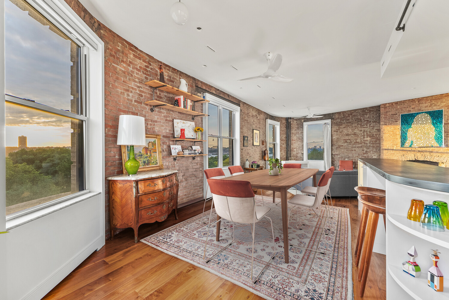 214 RIVERSIDE Drive 508/509