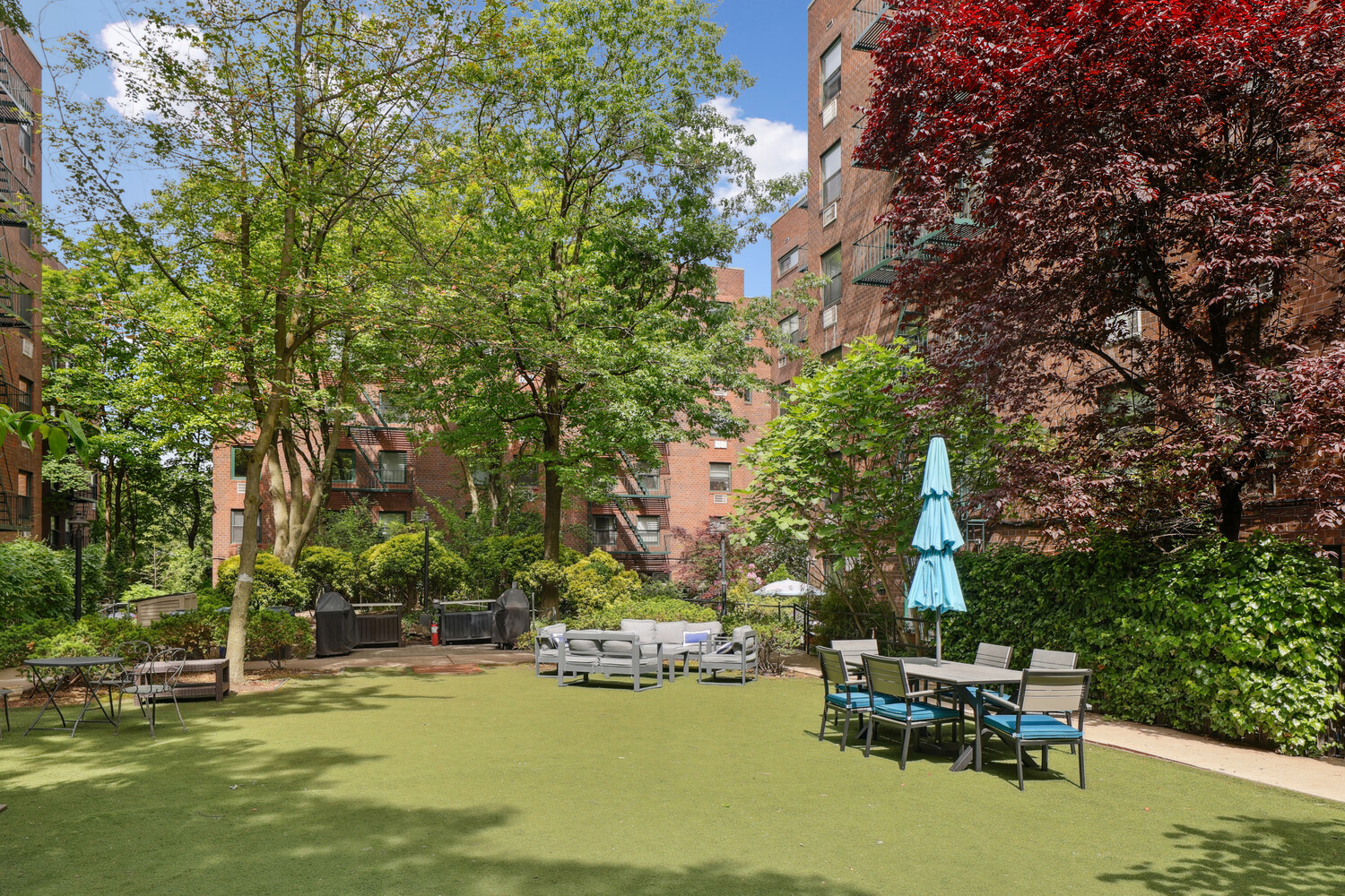 376 W St GB