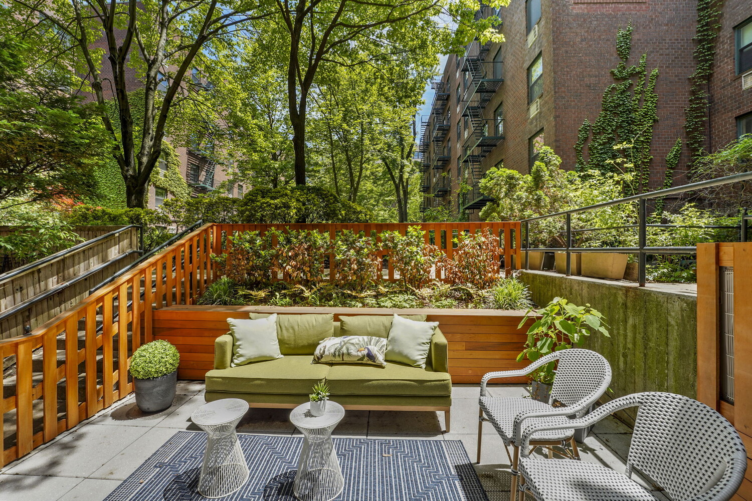 376 W St GB