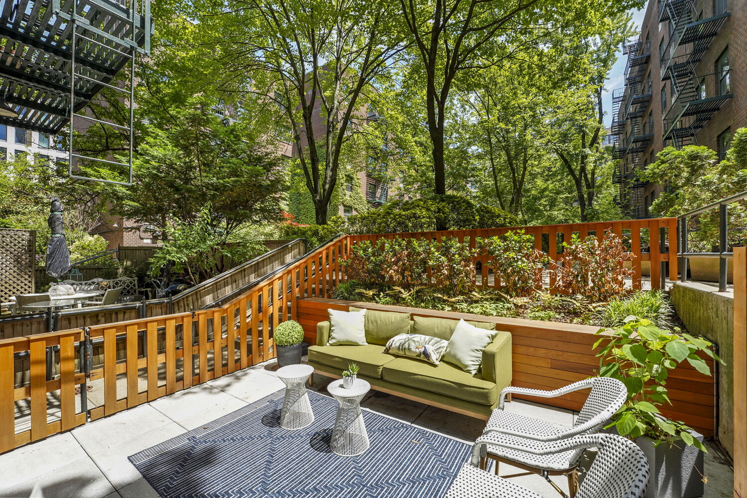 376 W St GB