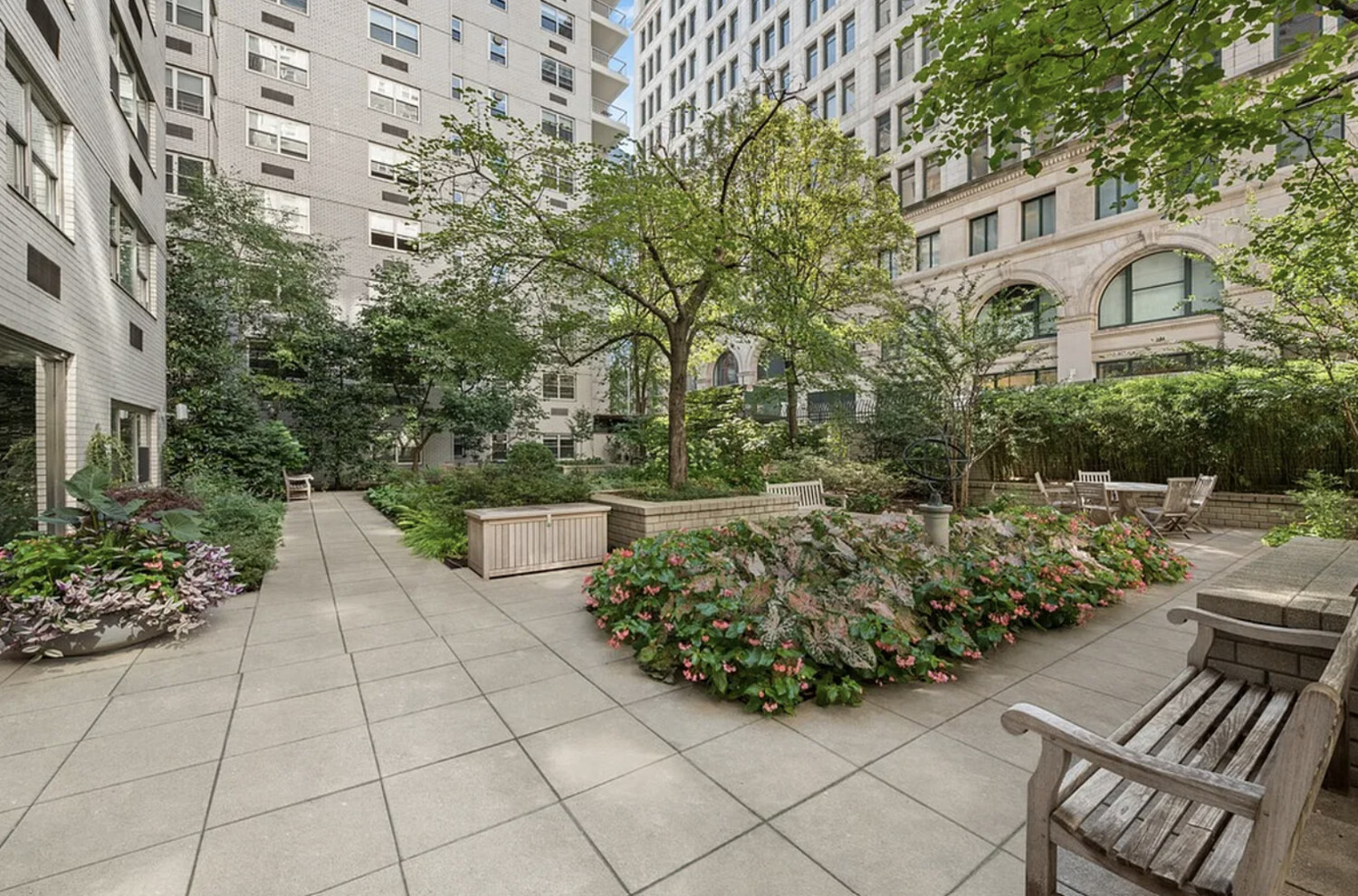 70 E 10th St 8V