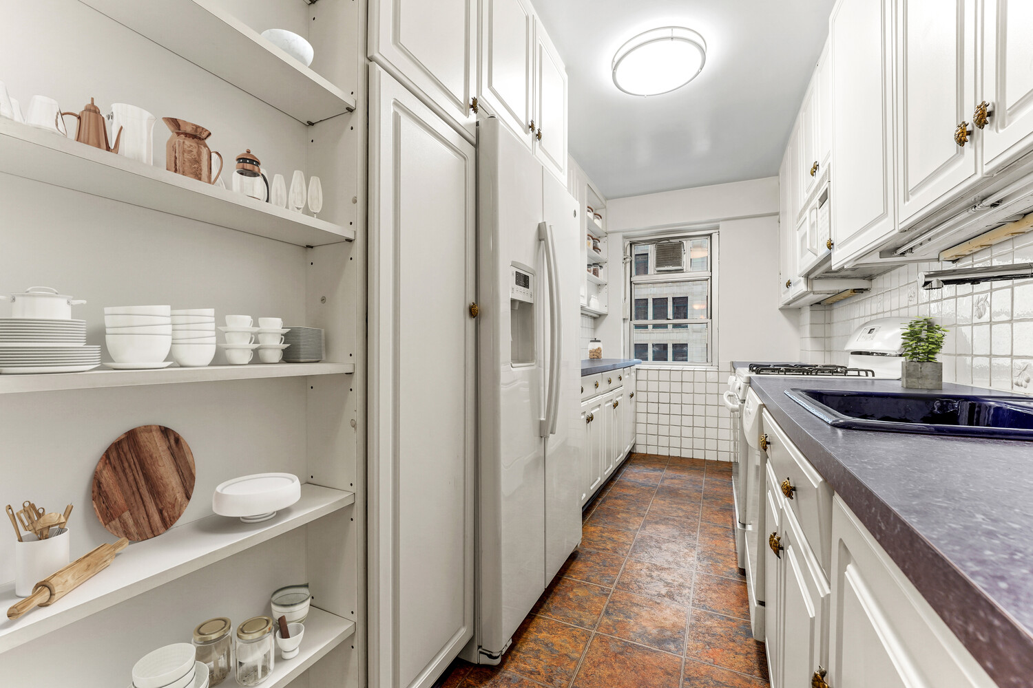 70 E 10th St 8V