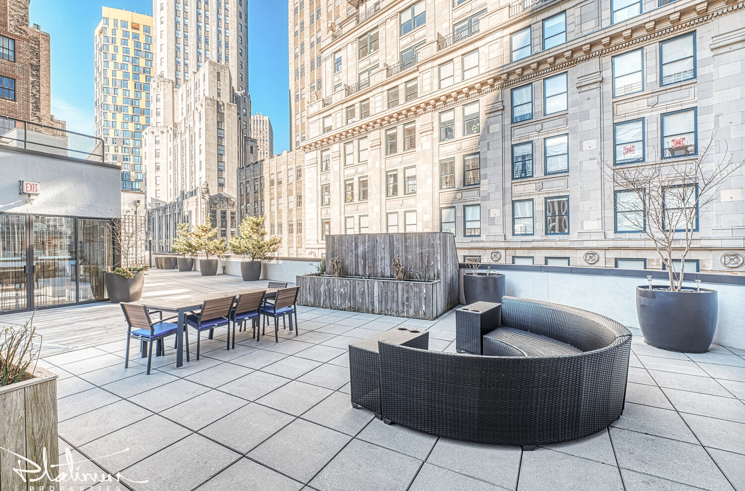 1 Wall Street Court 904
