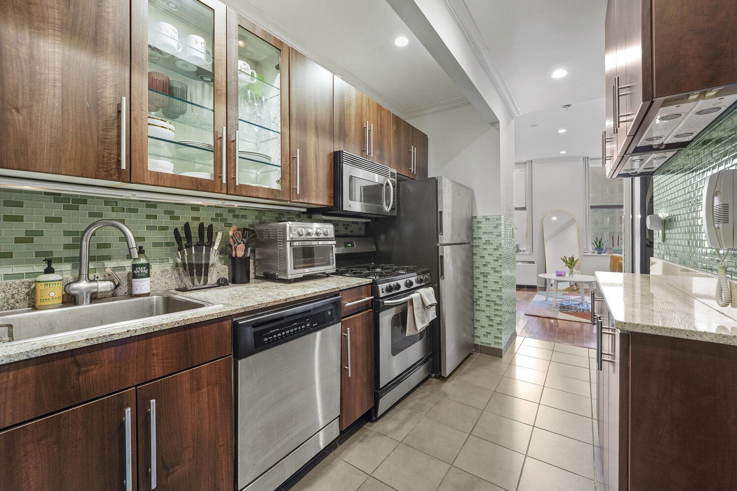 1 Wall Street Court 904