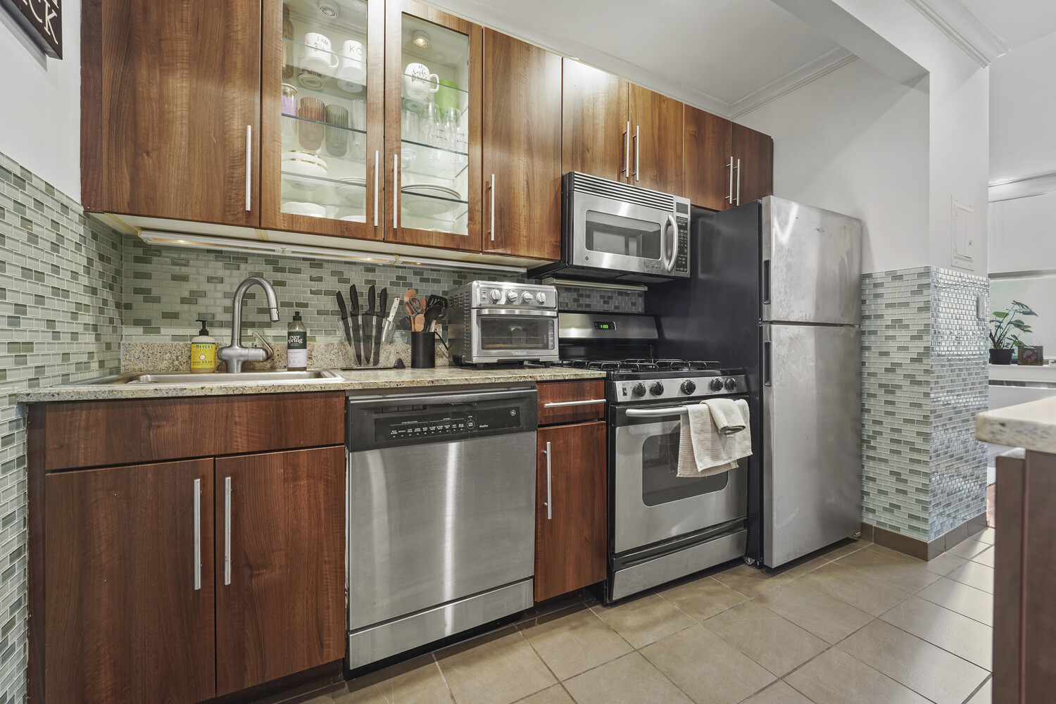 1 Wall Street Court 904