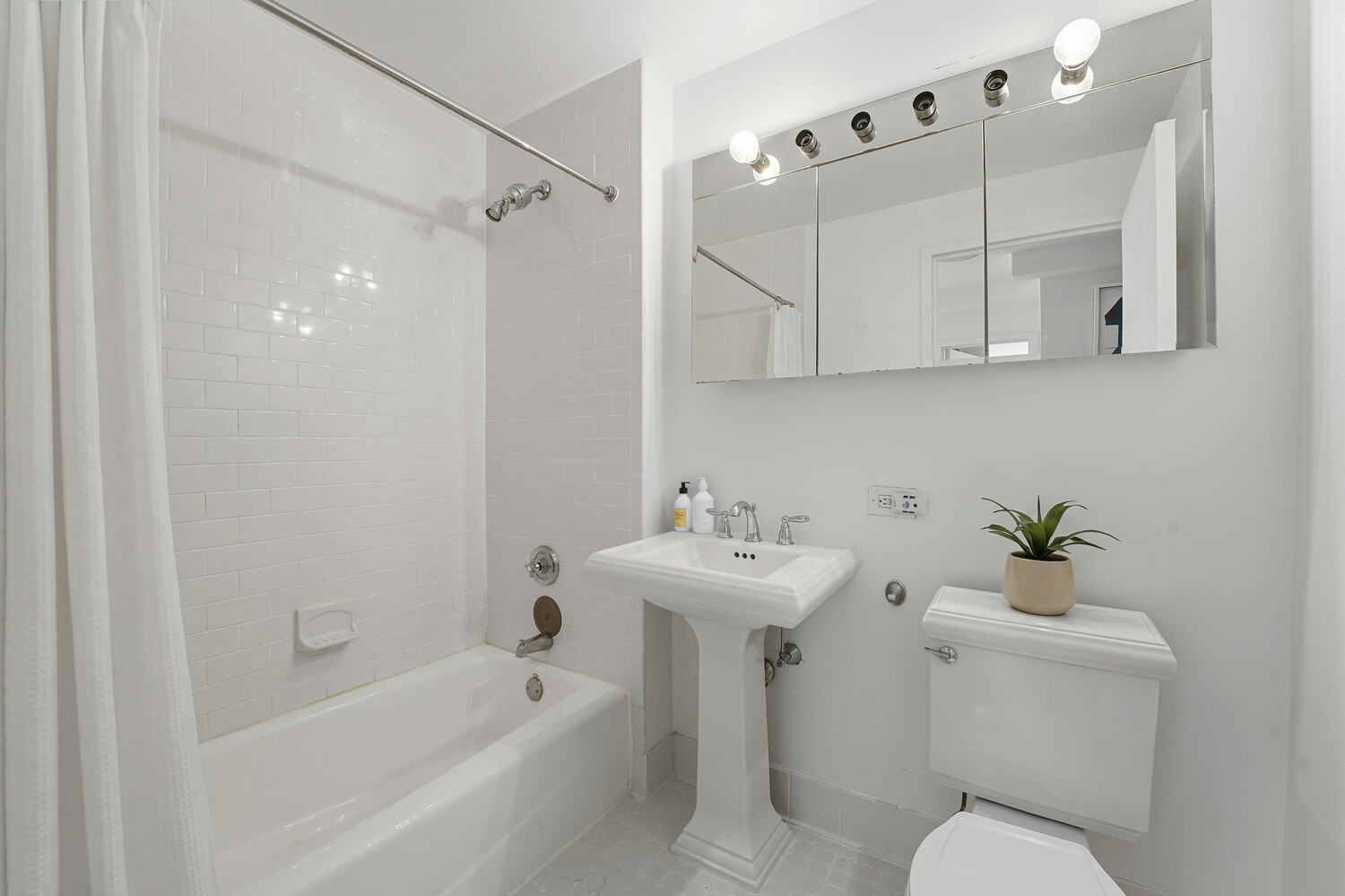 212 WARREN Street 1D