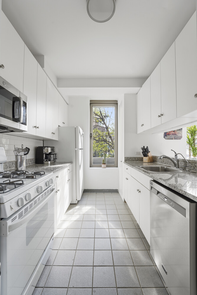 212 WARREN Street 1D