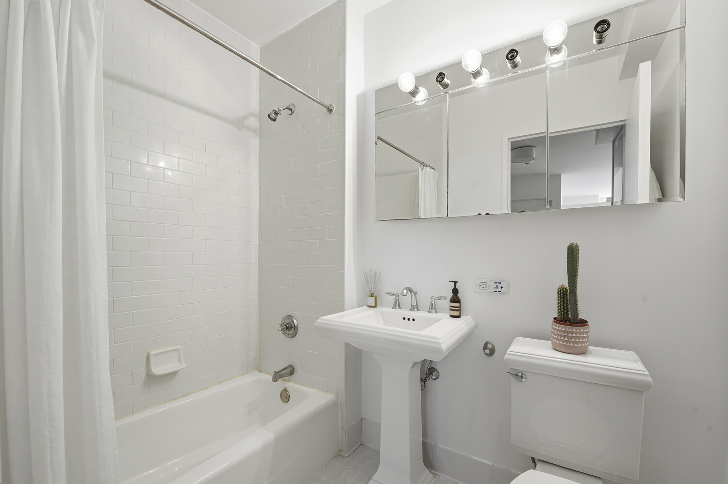 212 WARREN Street 1D