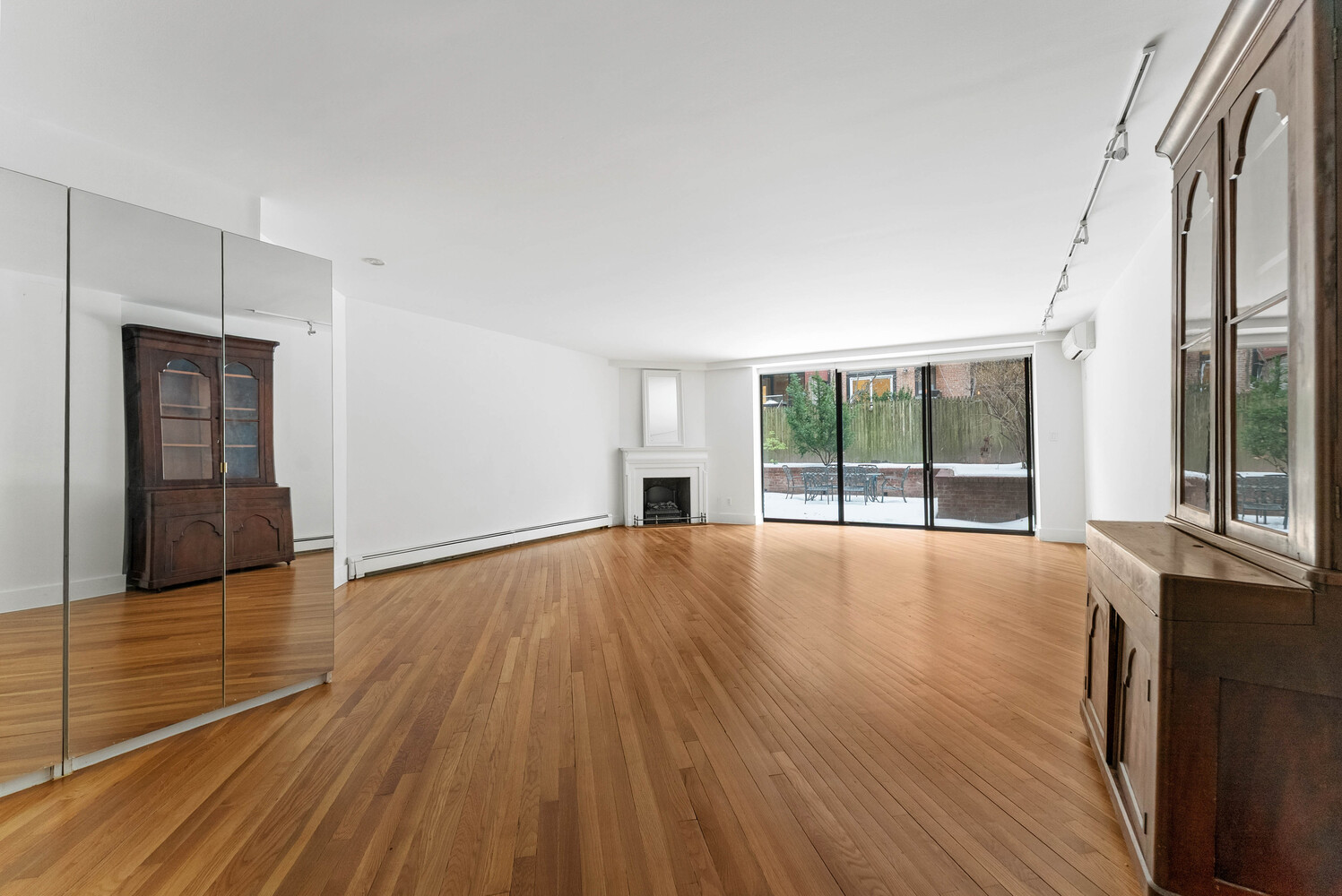 842 CARROLL Street