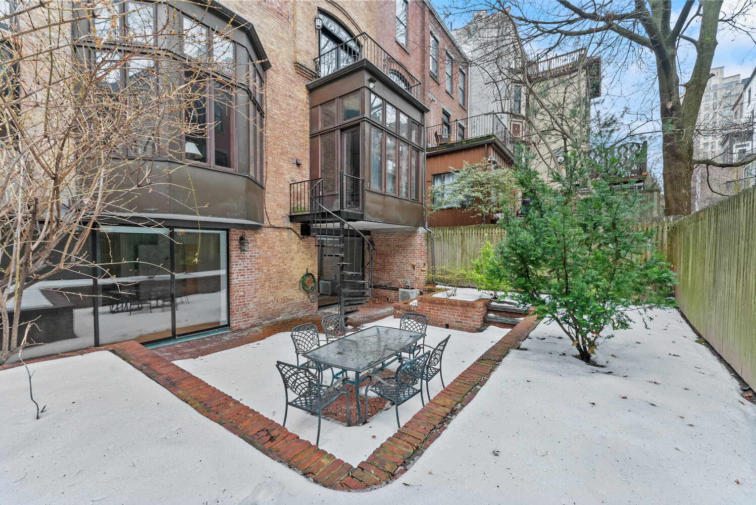 842 CARROLL Street