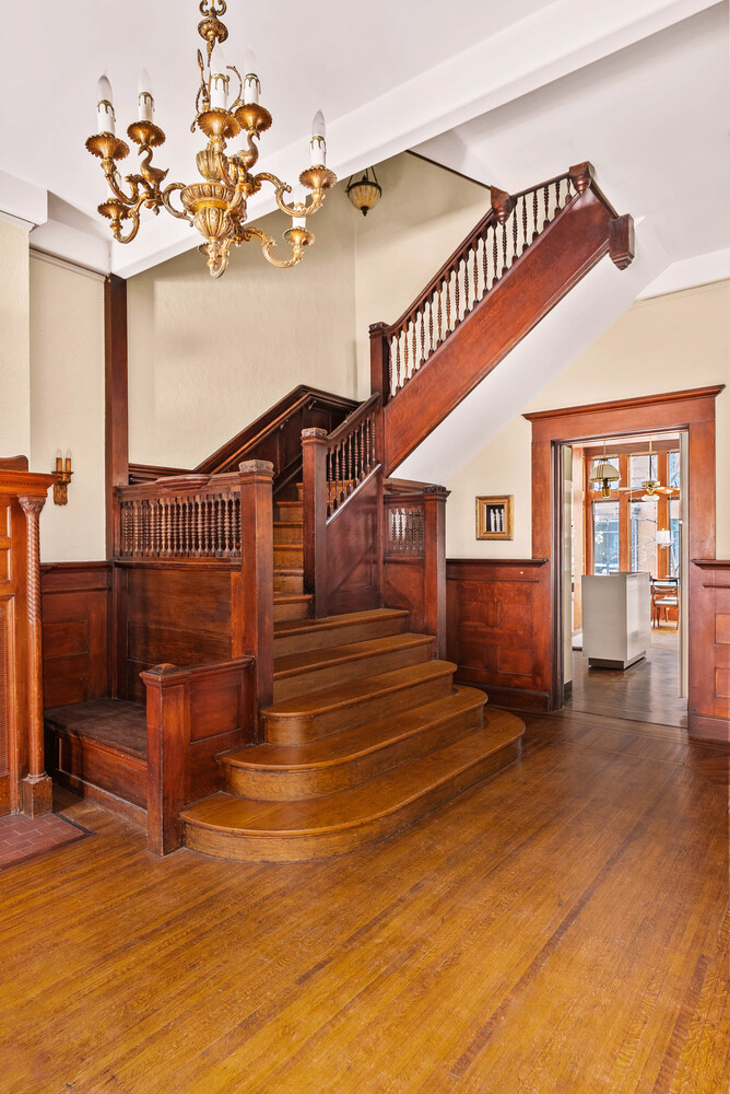 842 CARROLL Street