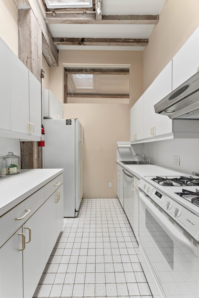 842 CARROLL Street