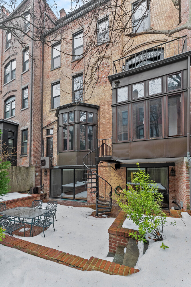 842 CARROLL Street