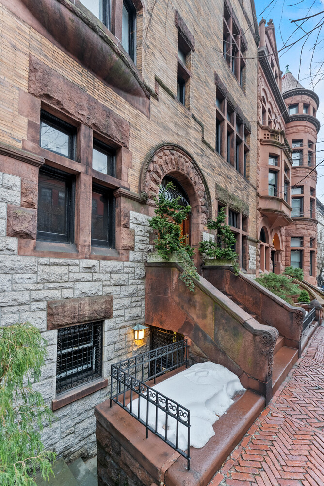 842 CARROLL Street
