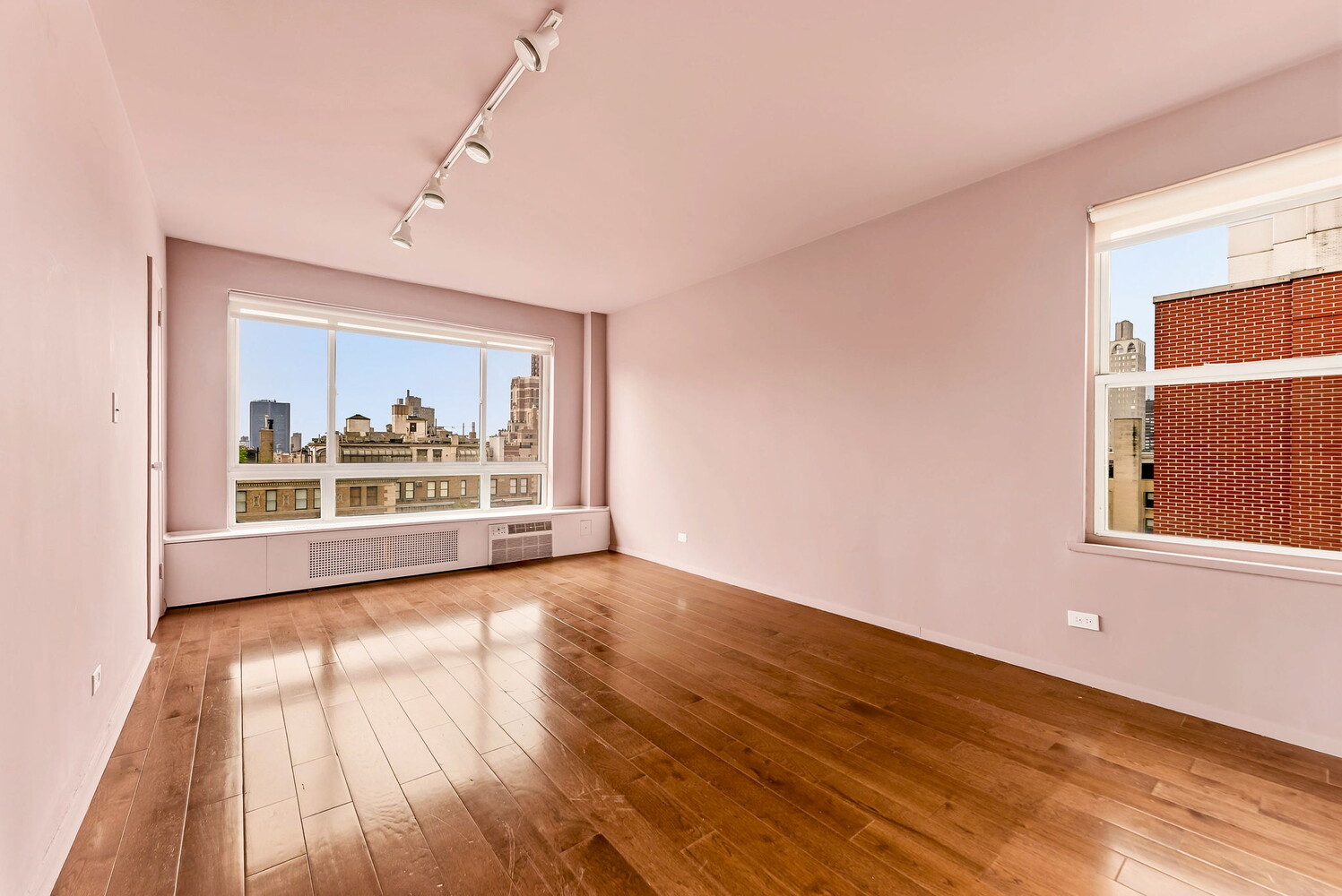 1050 5TH Avenue PHA