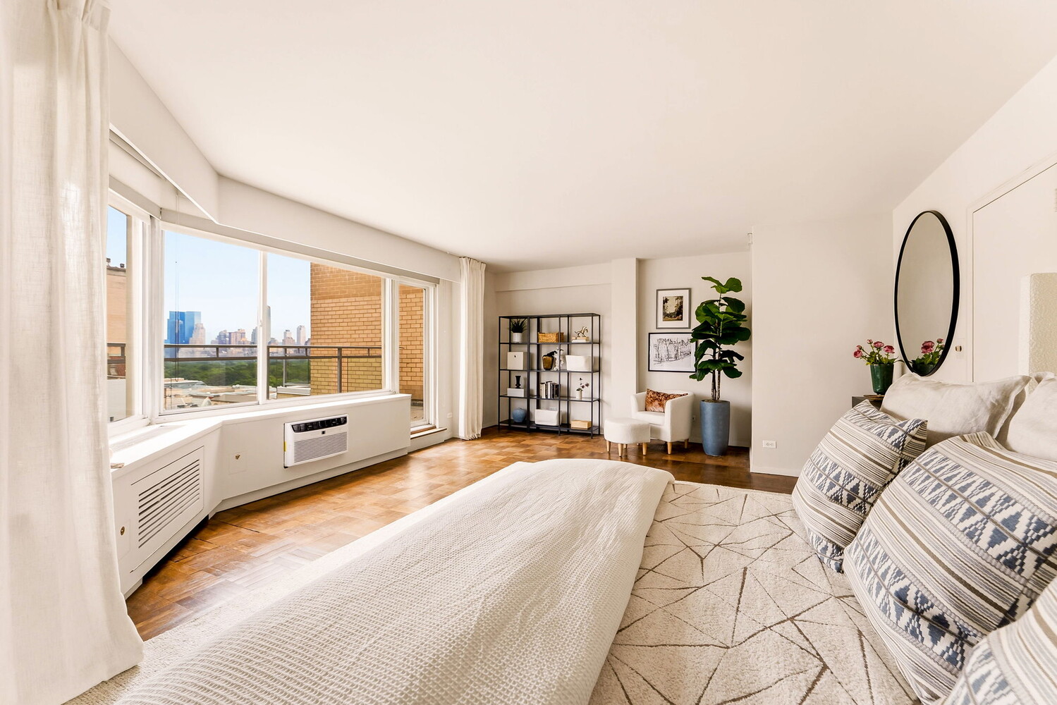 1050 5TH Avenue PHA