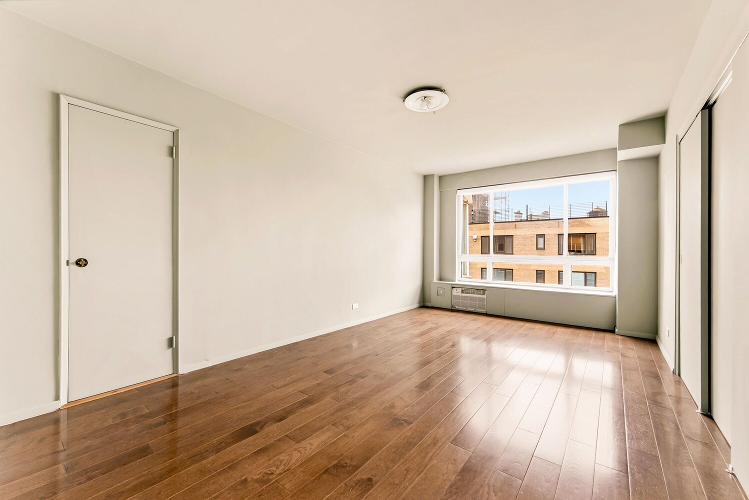 1050 5TH Avenue PHA