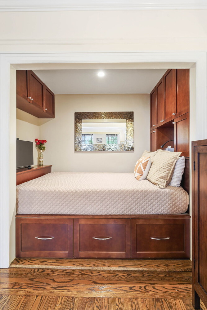 333 W 56TH Street 2L