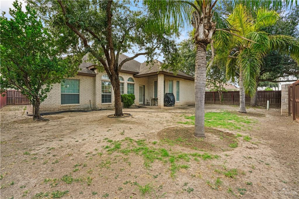 907 Red River Road