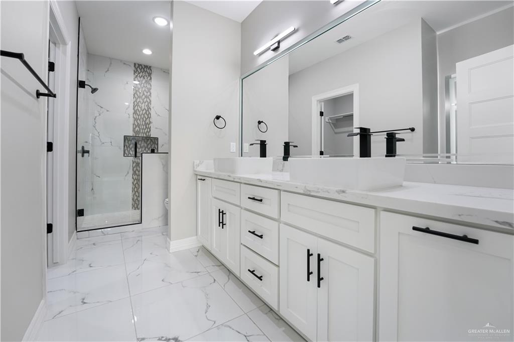 2000 Black Hills Street