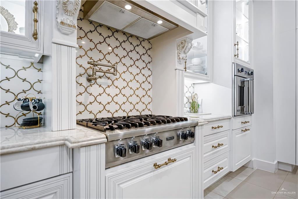 702 W Moore Road, Pharr