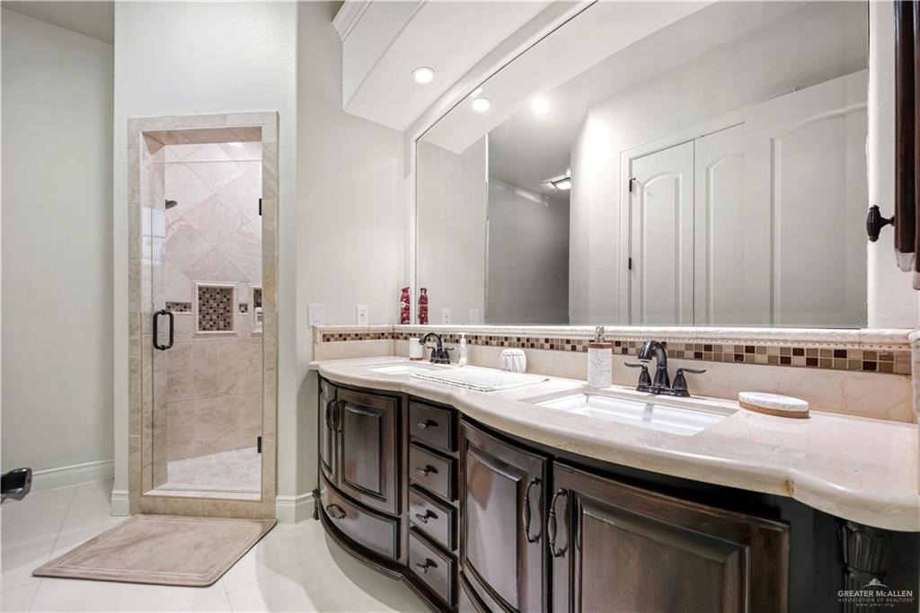 702 W Moore Road, Pharr