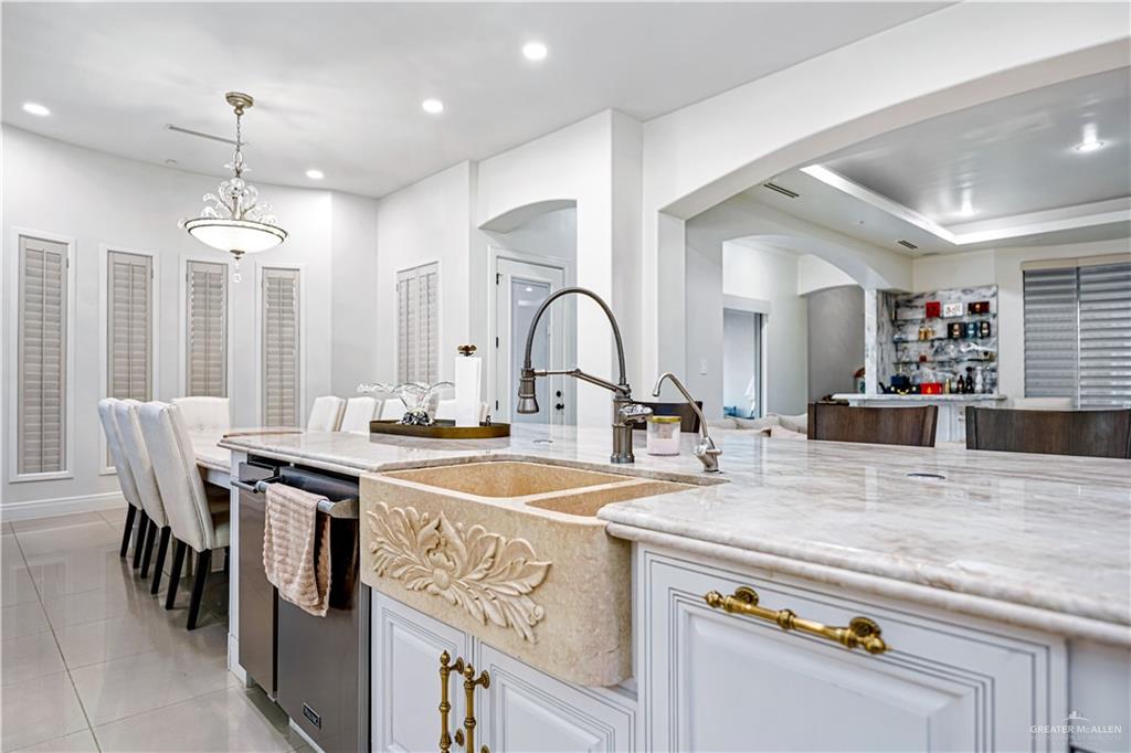 702 W Moore Road, Pharr