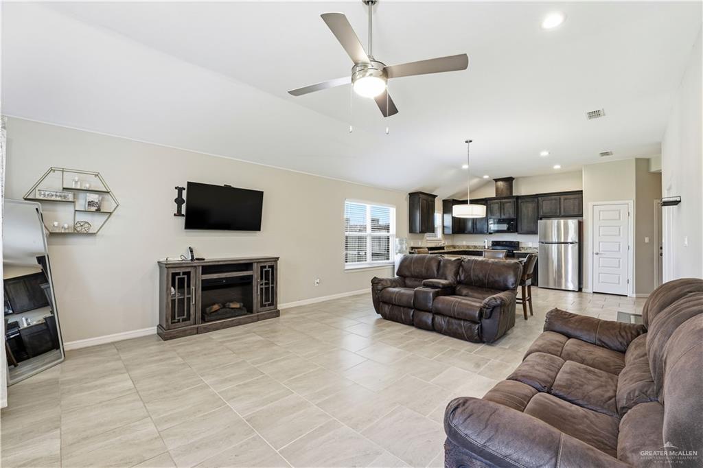 304 S Paseo Del Rey Street