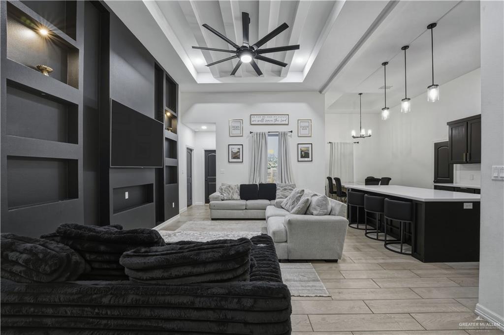 1737 E Pinnacle Drive