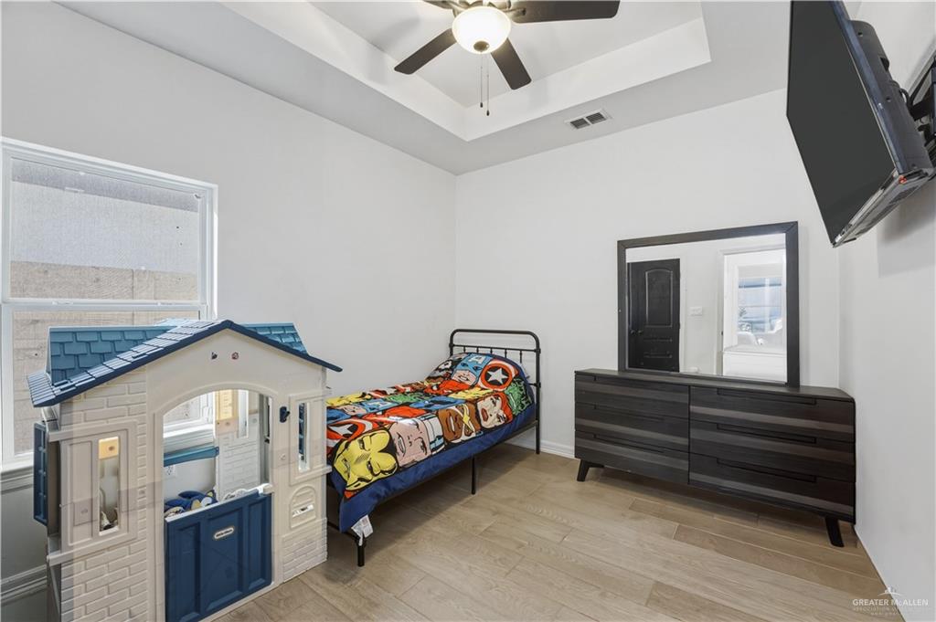 1737 E Pinnacle Drive