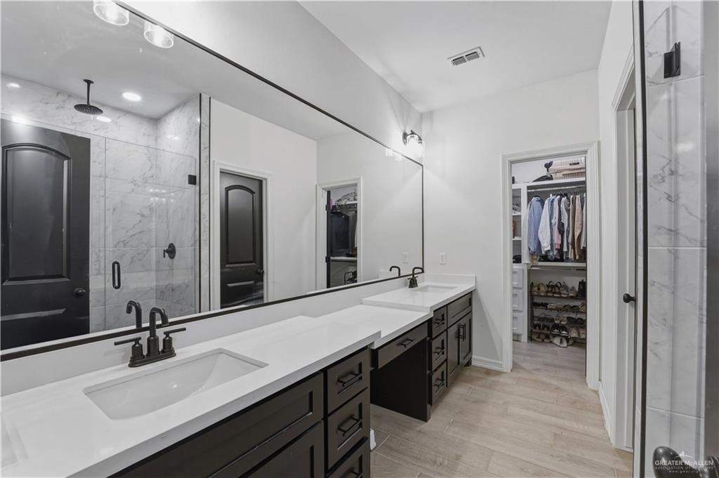 1737 E Pinnacle Drive