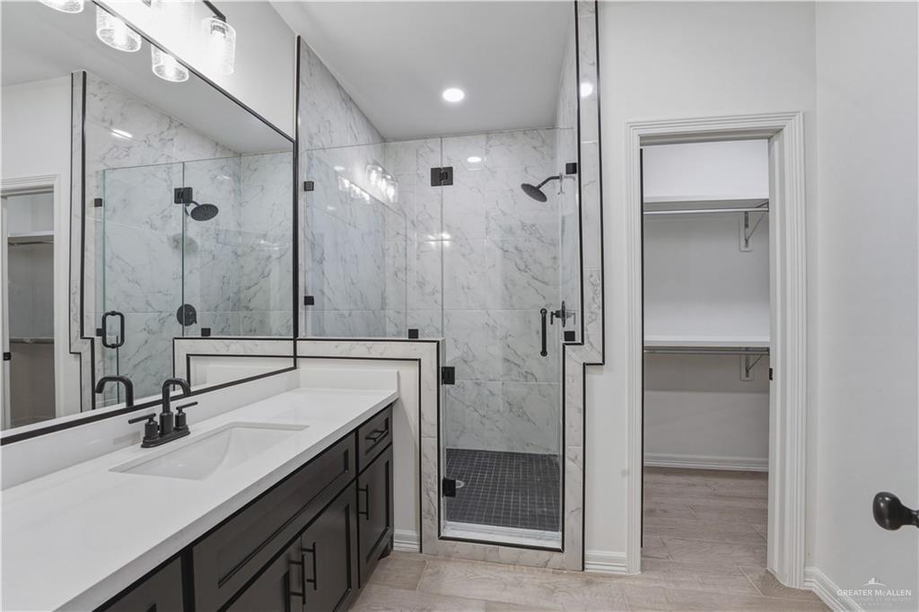 1737 E Pinnacle Drive