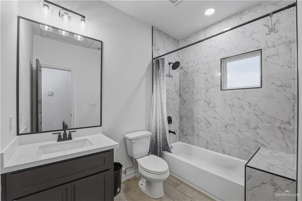 1737 E Pinnacle Drive