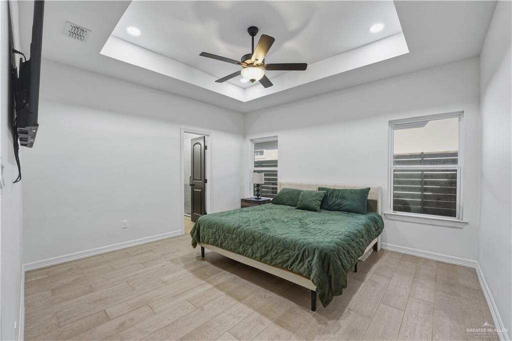 1737 E Pinnacle Drive